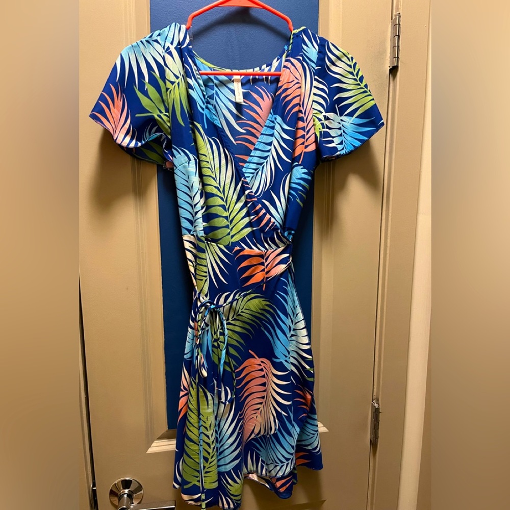 Palm leaf print wrap dress that comes slightly above the knee with V-neckline.